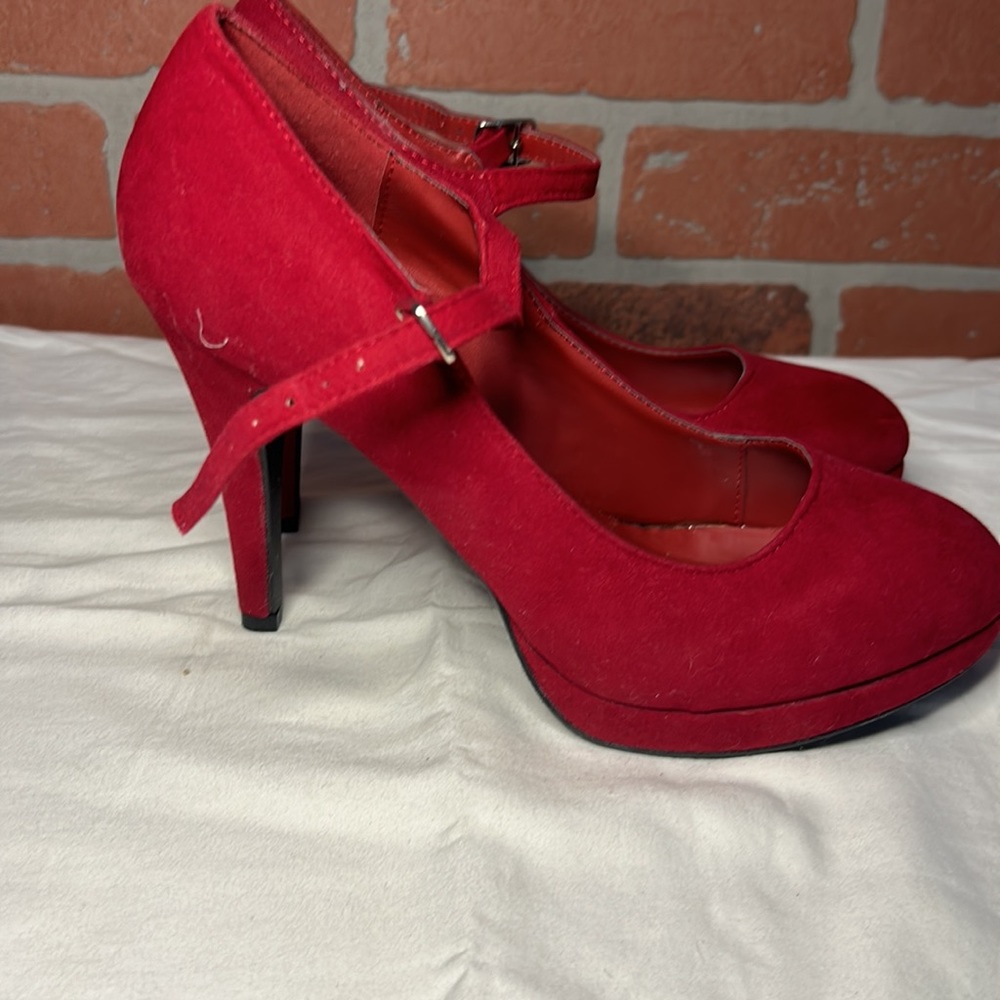 Red High Heels - Picture 2 of 5